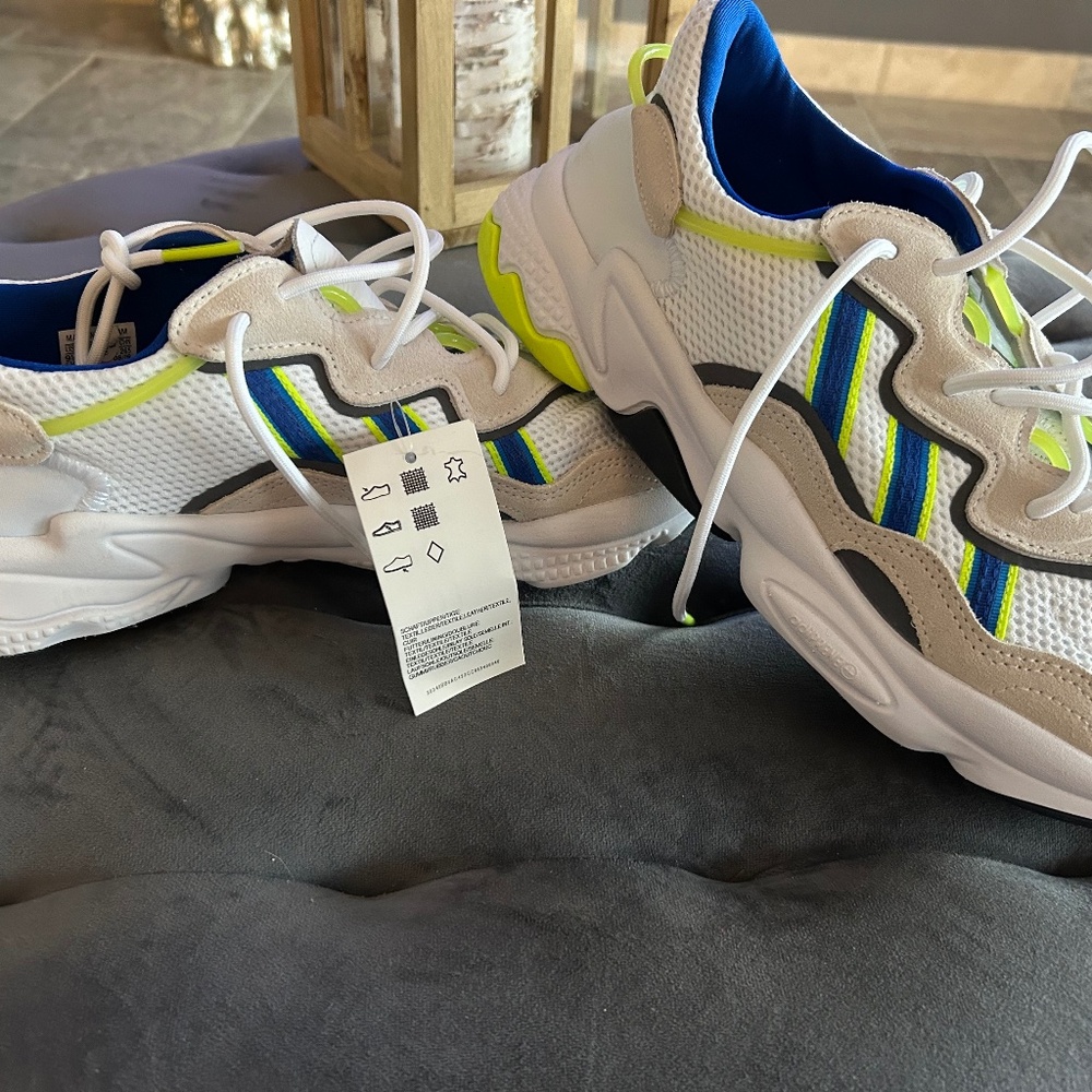 New mens sz 9.5 adidas tennis shoes